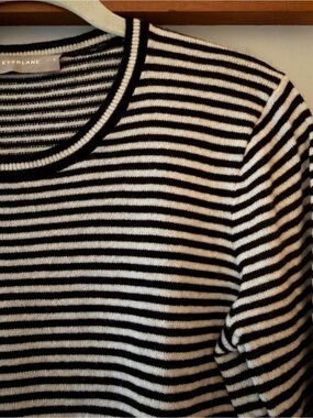 Everlane Black & White Striped 100% Cashmere Crewneck Sweater